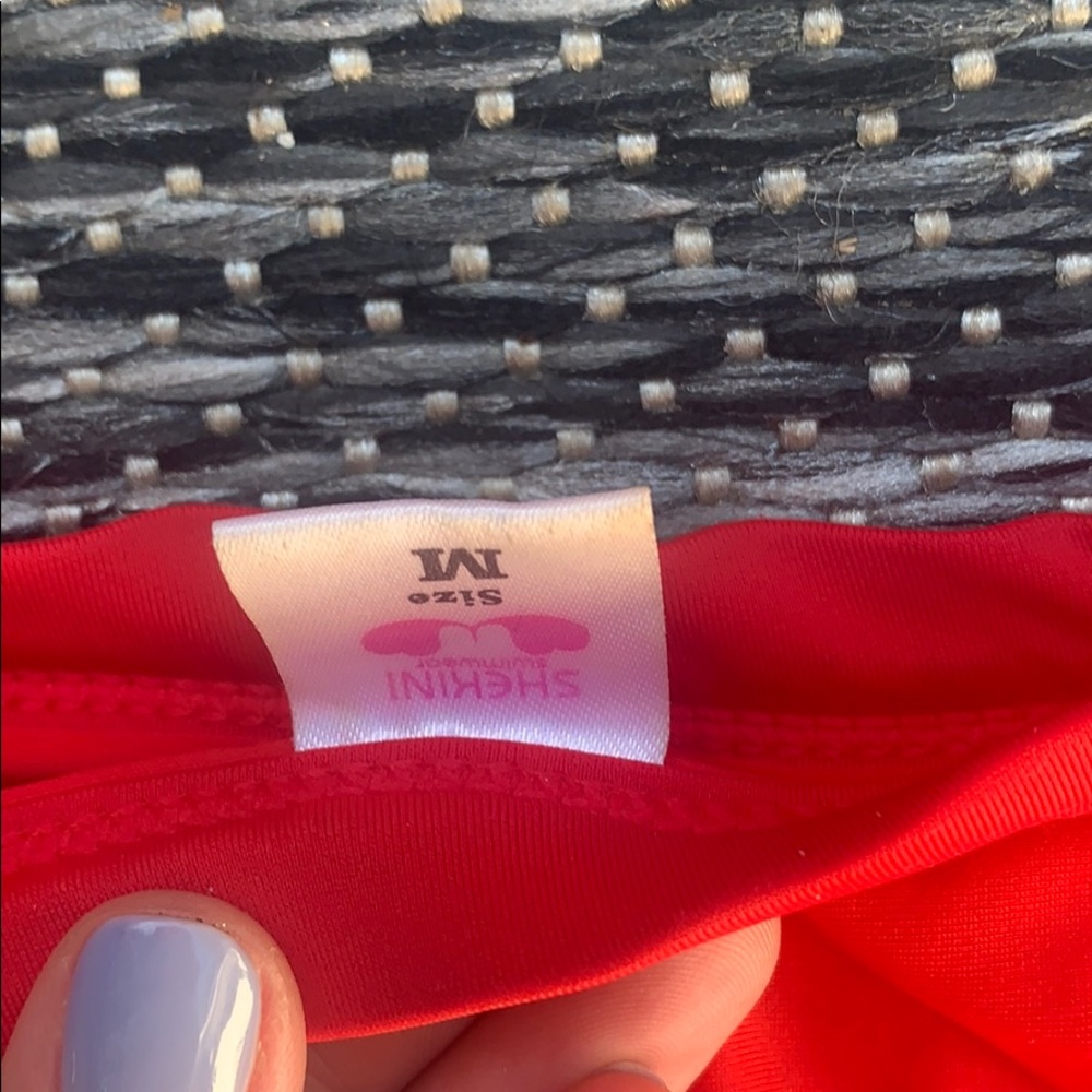 Red bikini - Picture 3 of 4